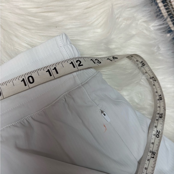 | Lululemon | Hotty Hot High-Rise Skirt. Size 6. - Picture 9 of 10